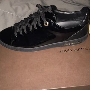 Women all black Louis Vuitton sneaker